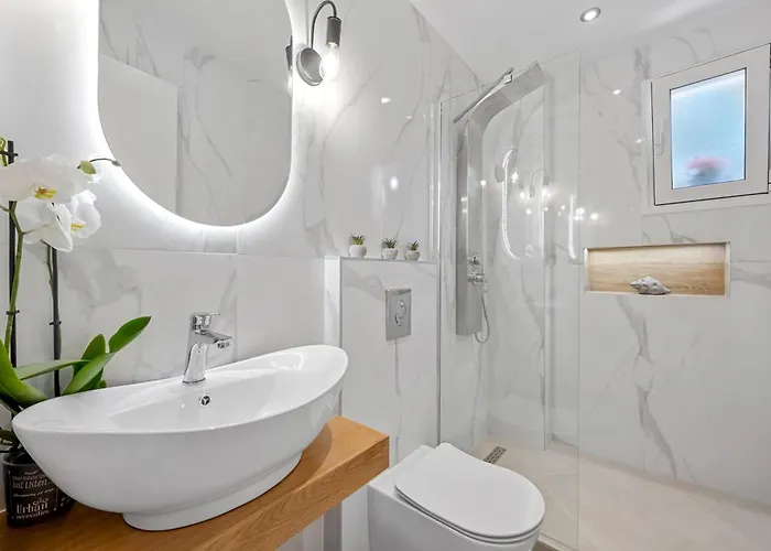 Aristo Apartment By Estia