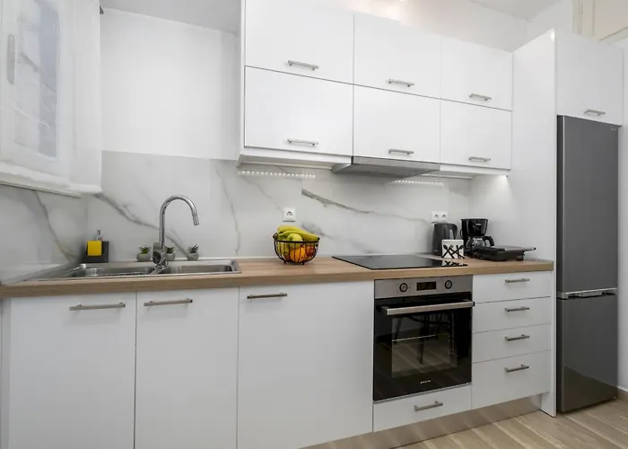 Aristo Apartment By Estia